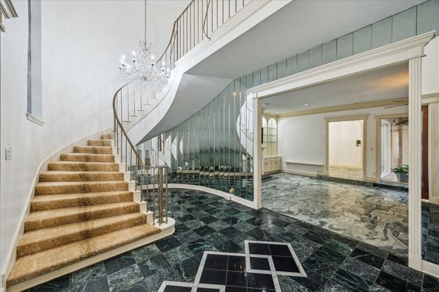 45 Bayou Pointe Drive, Houston, TX 77063