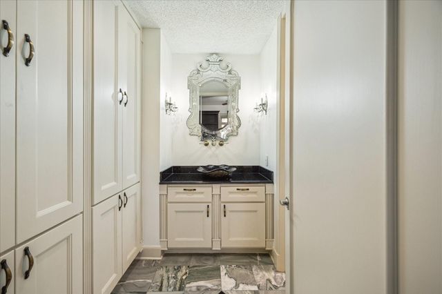 45 Bayou Pointe Drive, Houston, TX 77063