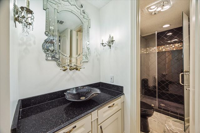 45 Bayou Pointe Drive, Houston, TX 77063