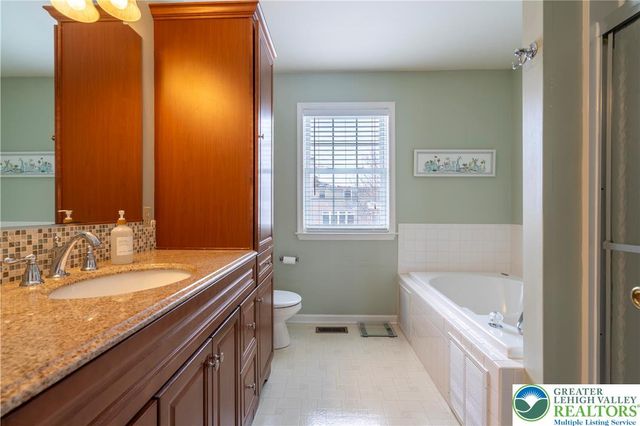 6216 Clover Lane, Lower Macungie Twp, PA 18062