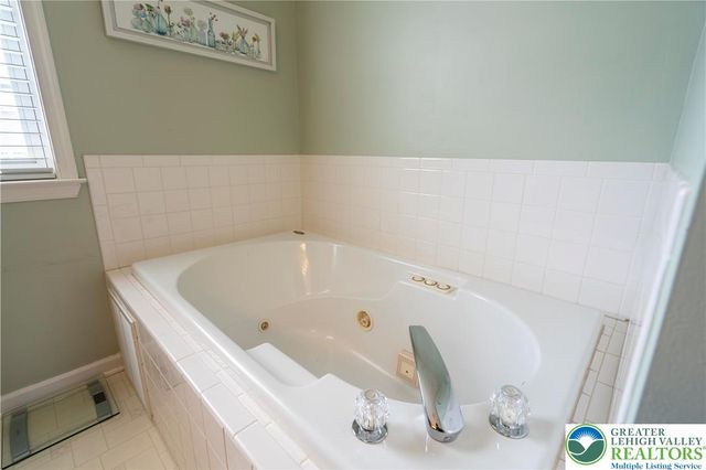 6216 Clover Lane, Lower Macungie Twp, PA 18062