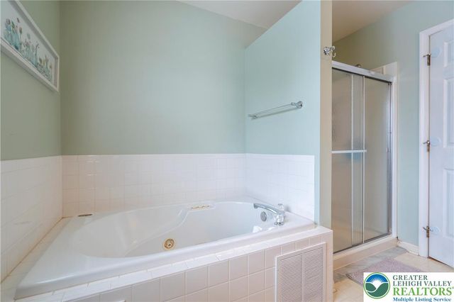 6216 Clover Lane, Lower Macungie Twp, PA 18062