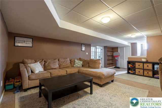 6216 Clover Lane, Lower Macungie Twp, PA 18062