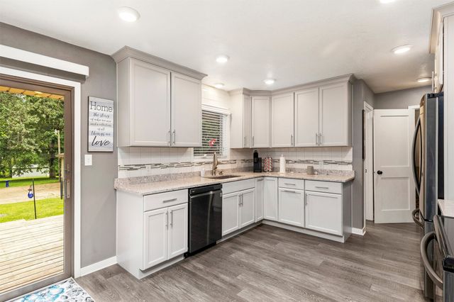 7569 SE Vandalia Drive, Runnells, IA 50237