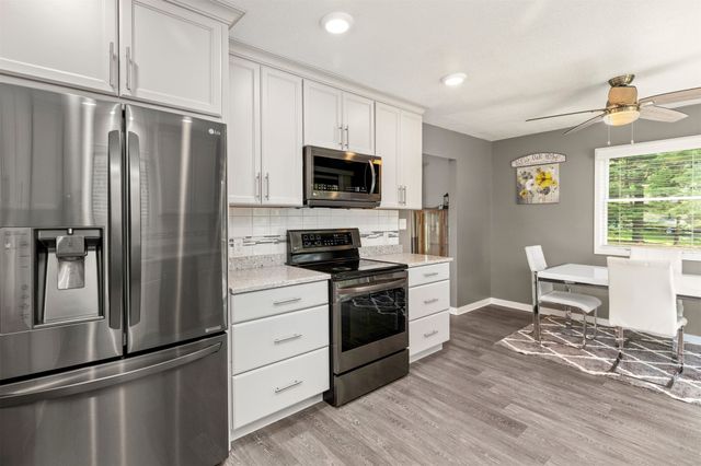 7569 SE Vandalia Drive, Runnells, IA 50237