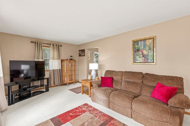 7569 SE Vandalia Drive, Runnells, IA 50237
