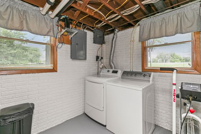 7569 SE Vandalia Drive, Runnells, IA 50237