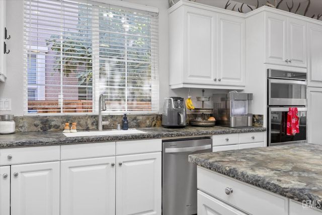 10815 Ponta Pora Place, Bakersfield, CA 93306