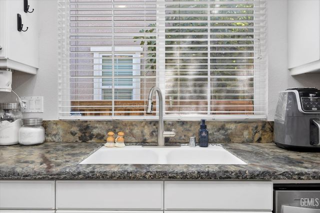 10815 Ponta Pora Place, Bakersfield, CA 93306