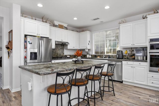 10815 Ponta Pora Place, Bakersfield, CA 93306