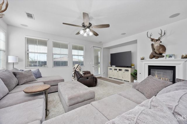 10815 Ponta Pora Place, Bakersfield, CA 93306