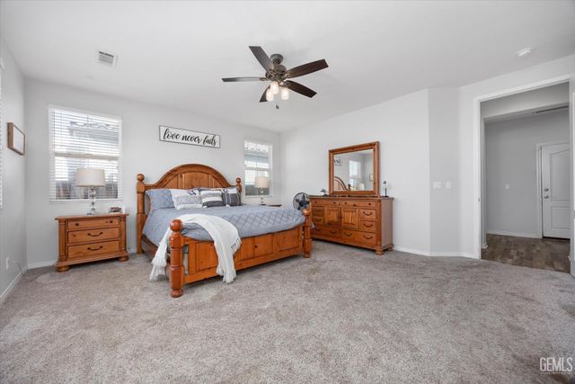 10815 Ponta Pora Place, Bakersfield, CA 93306