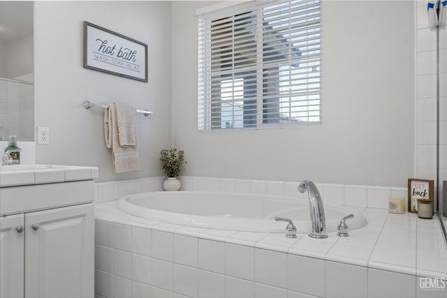 10815 Ponta Pora Place, Bakersfield, CA 93306