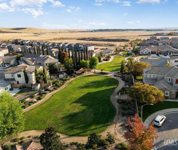 10815 Ponta Pora Place, Bakersfield, CA 93306