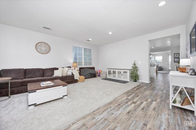 10815 Ponta Pora Place, Bakersfield, CA 93306