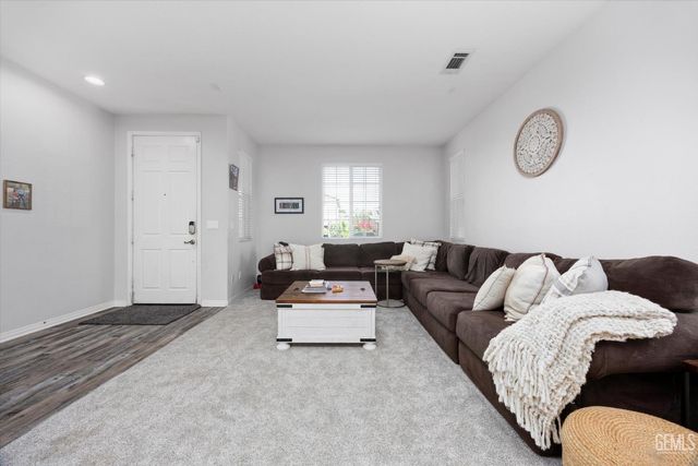 10815 Ponta Pora Place, Bakersfield, CA 93306