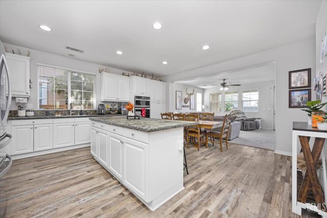 10815 Ponta Pora Place, Bakersfield, CA 93306