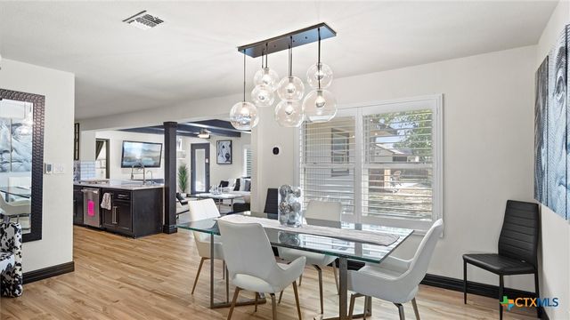 207 Woodlake Drive, Mcqueeney, TX 78123