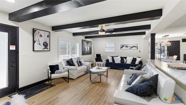 207 Woodlake Drive, Mcqueeney, TX 78123