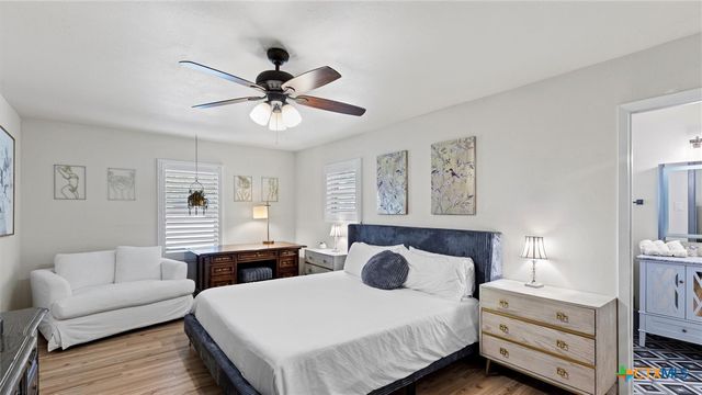 207 Woodlake Drive, Mcqueeney, TX 78123