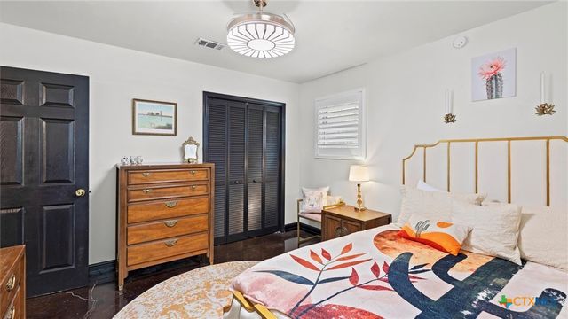 207 Woodlake Drive, Mcqueeney, TX 78123