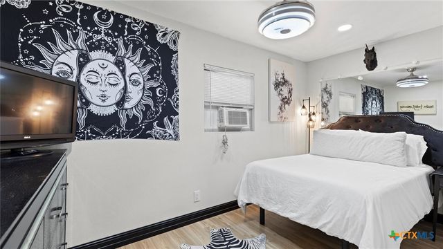 207 Woodlake Drive, Mcqueeney, TX 78123