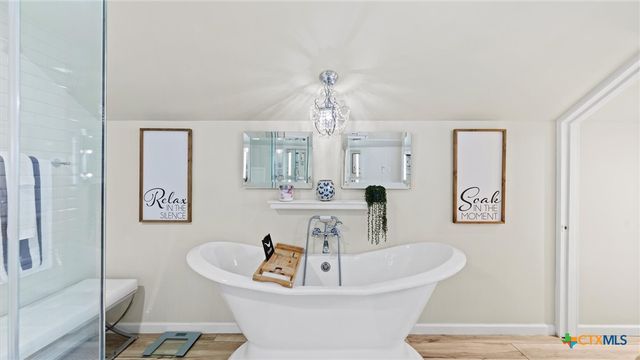 207 Woodlake Drive, Mcqueeney, TX 78123