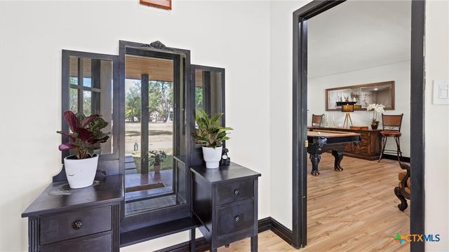 207 Woodlake Drive, Mcqueeney, TX 78123