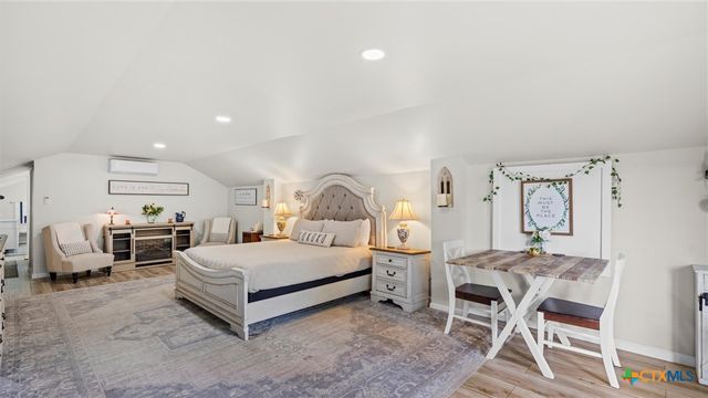 207 Woodlake Drive, Mcqueeney, TX 78123