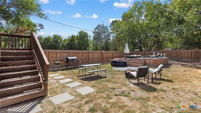 207 Woodlake Drive, Mcqueeney, TX 78123