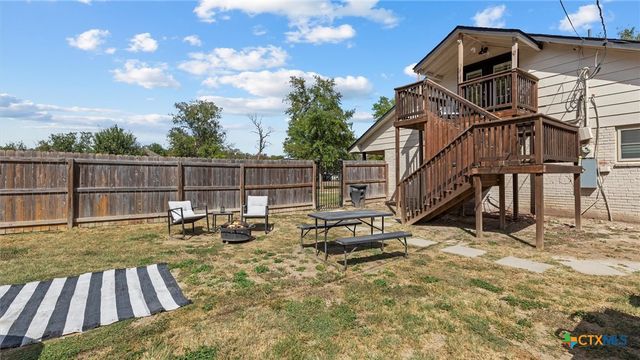 207 Woodlake Drive, Mcqueeney, TX 78123