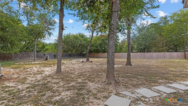 207 Woodlake Drive, Mcqueeney, TX 78123