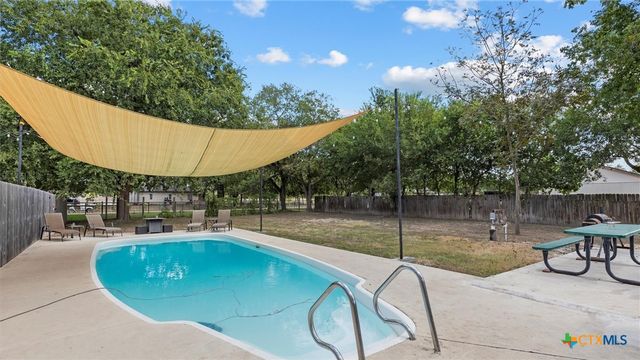 207 Woodlake Drive, Mcqueeney, TX 78123