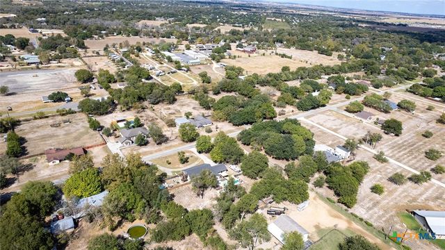 207 Woodlake Drive, Mcqueeney, TX 78123