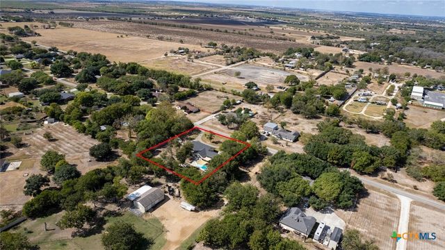 207 Woodlake Drive, Mcqueeney, TX 78123