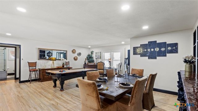 207 Woodlake Drive, Mcqueeney, TX 78123