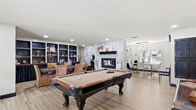 207 Woodlake Drive, Mcqueeney, TX 78123