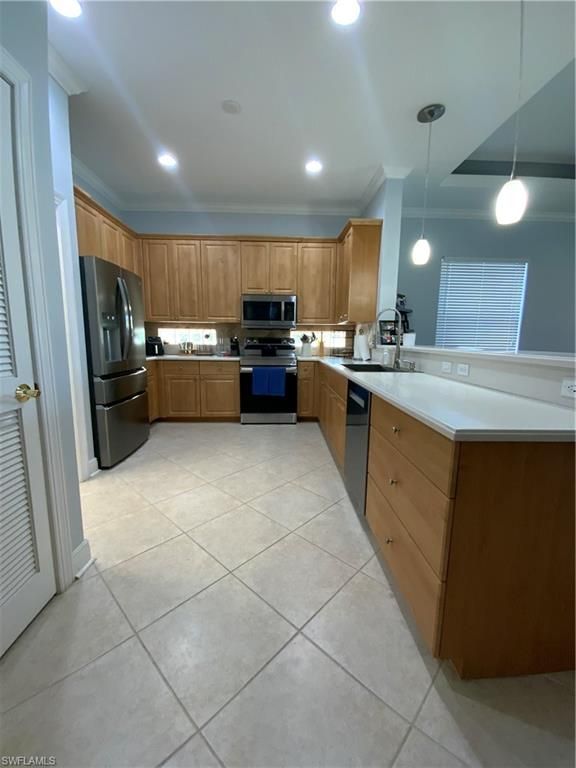 Image 10 of property listing at 2565 Deerfield Lake CT, Cape Coral, FL 33909