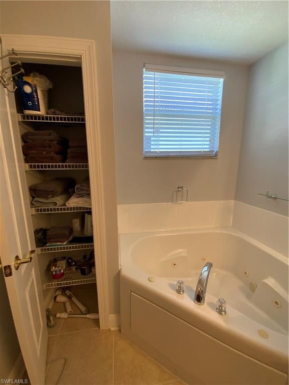 Image 25 of property listing at 2565 Deerfield Lake CT, Cape Coral, FL 33909