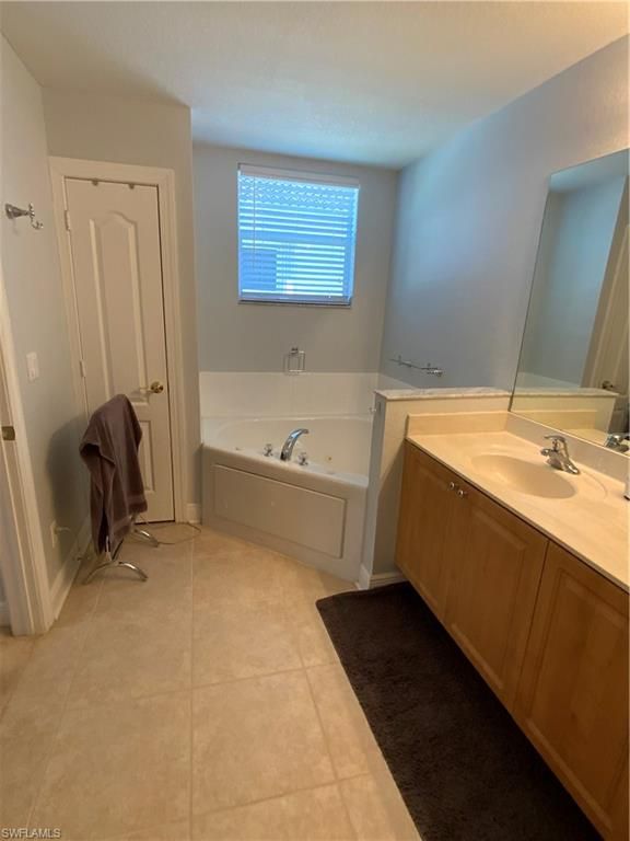 Image 27 of property listing at 2565 Deerfield Lake CT, Cape Coral, FL 33909