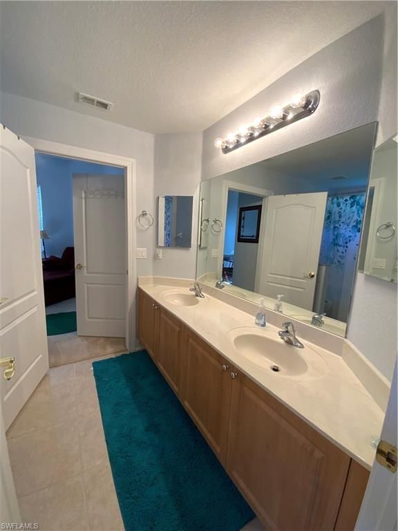 Image 30 of property listing at 2565 Deerfield Lake CT, Cape Coral, FL 33909