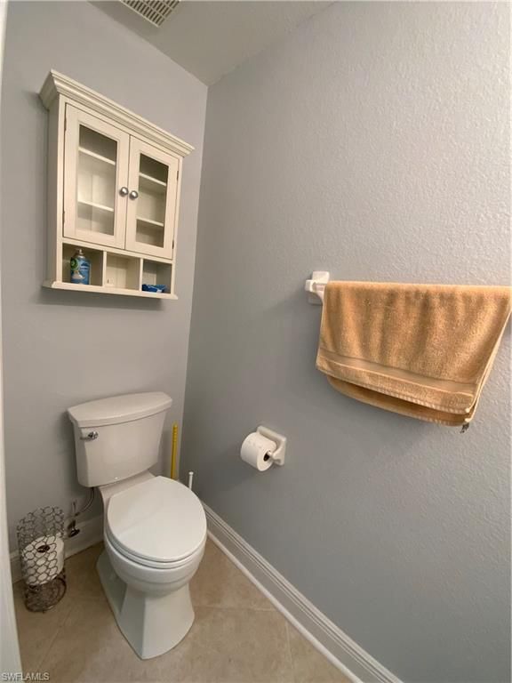 Image 32 of property listing at 2565 Deerfield Lake CT, Cape Coral, FL 33909