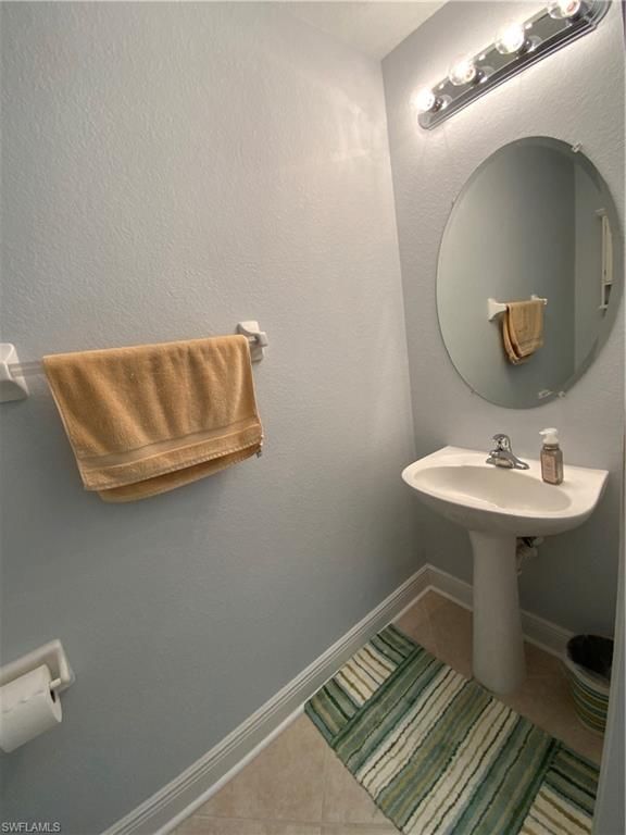 Image 33 of property listing at 2565 Deerfield Lake CT, Cape Coral, FL 33909
