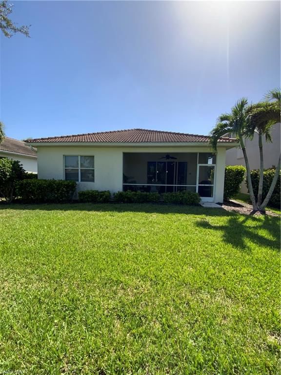 Image 5 of property listing at 2565 Deerfield Lake CT, Cape Coral, FL 33909