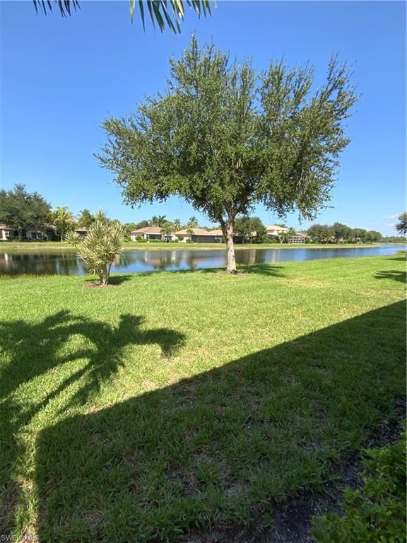 Image 8 of property listing at 2565 Deerfield Lake CT, Cape Coral, FL 33909