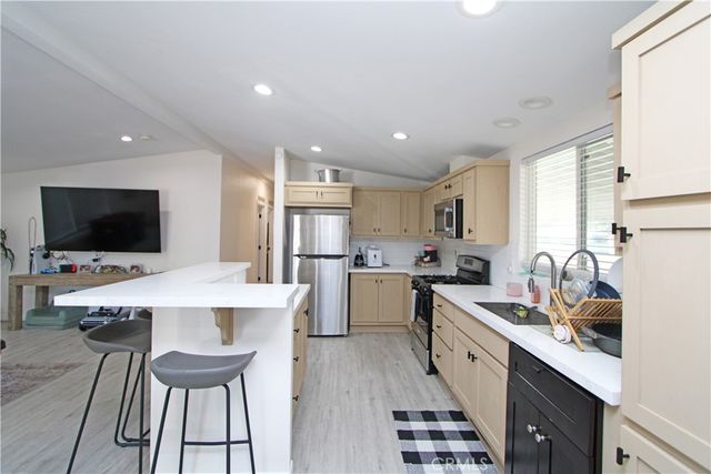 1461 W Mission Boulevard 106, Pomona, CA 91766