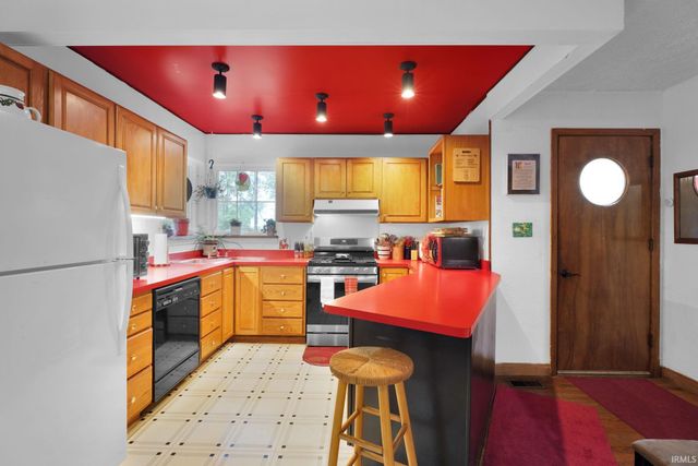 108 Gun Club Road, Mitchell, IN 47446