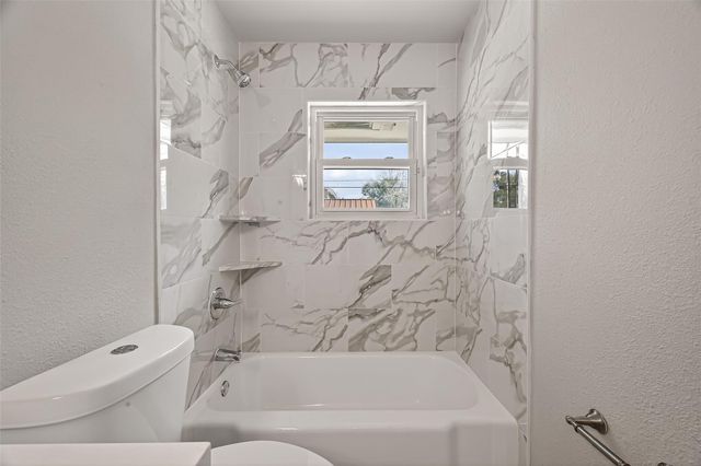 9623 Meadowglen Lane, Houston, TX 77063