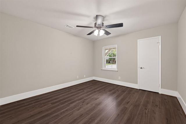 9623 Meadowglen Lane, Houston, TX 77063