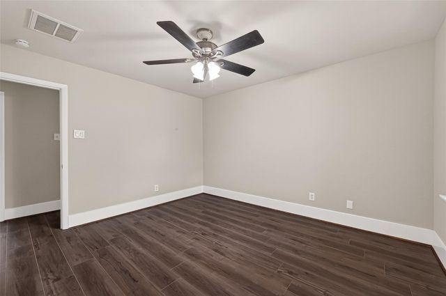 9623 Meadowglen Lane, Houston, TX 77063